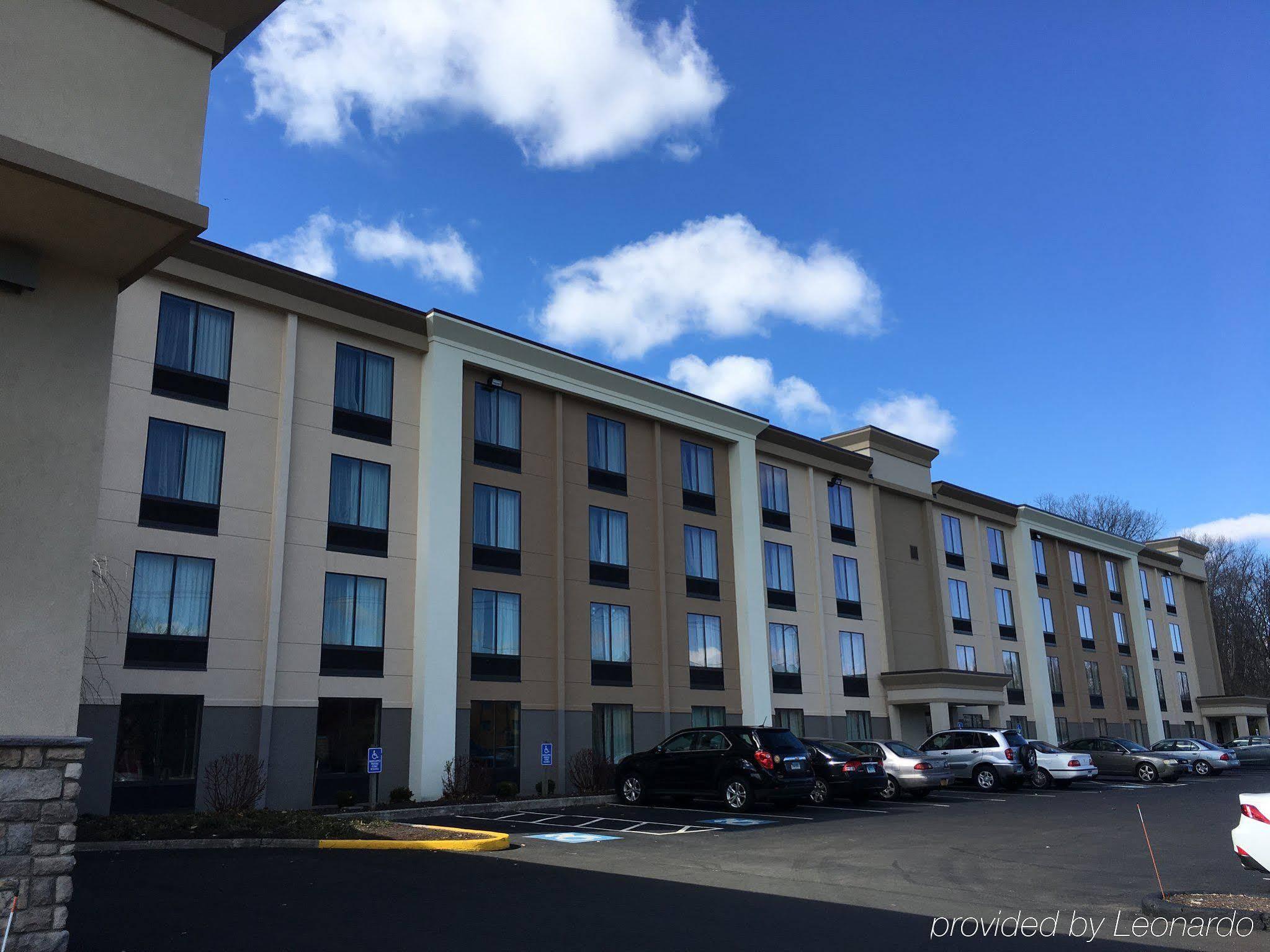 Comfort Inn & Suites Danbury-Bethel Exterior photo
